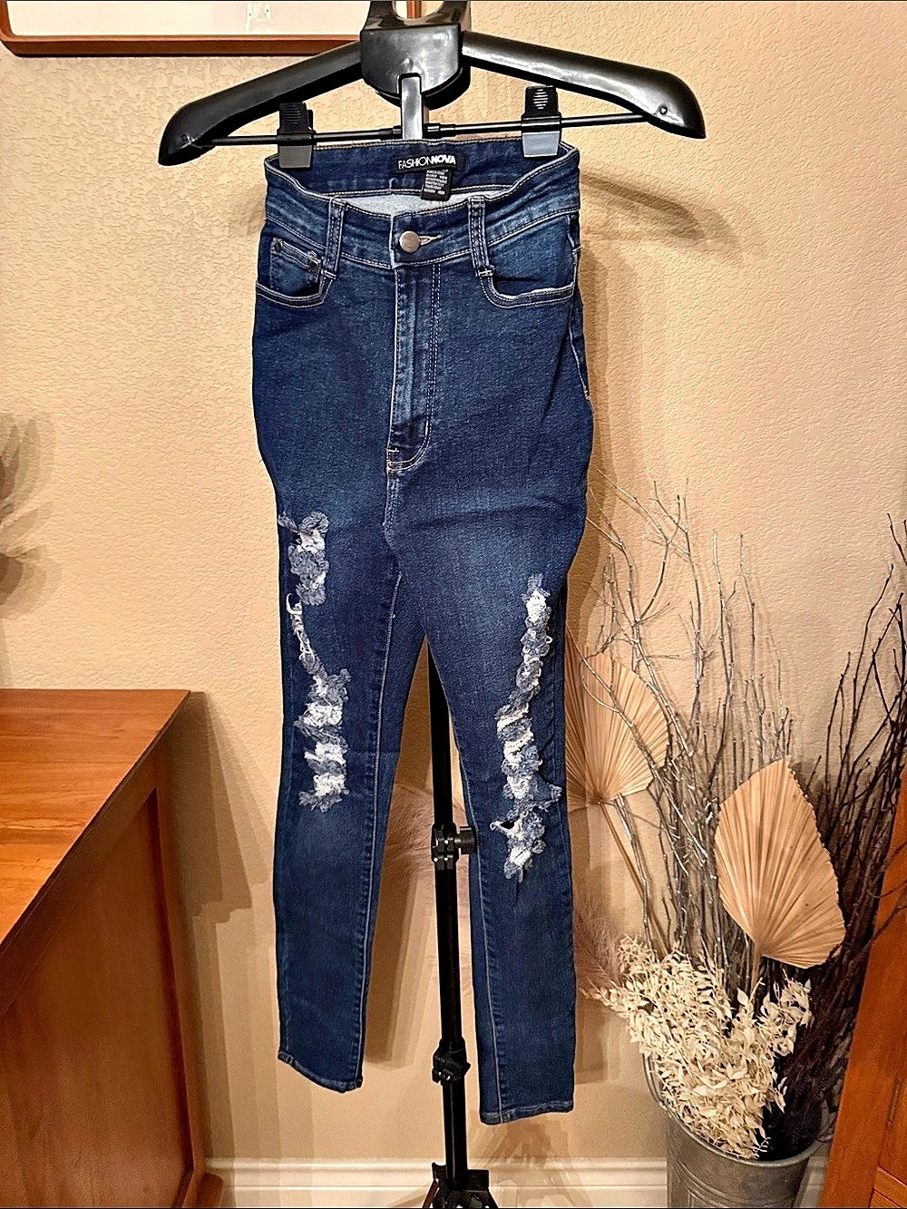 Fashion Nova Distressed Skinny Jeans in Blue Size Medium